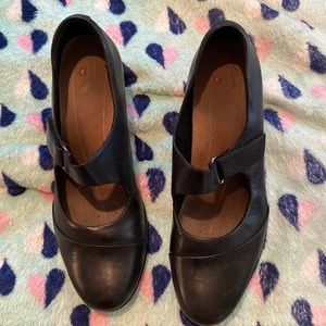 Black Clark’s Mary Jane style 9.5